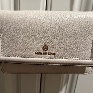 Jet Set Small Pebbled Leather Smartphone Convertible Crossbody Bag